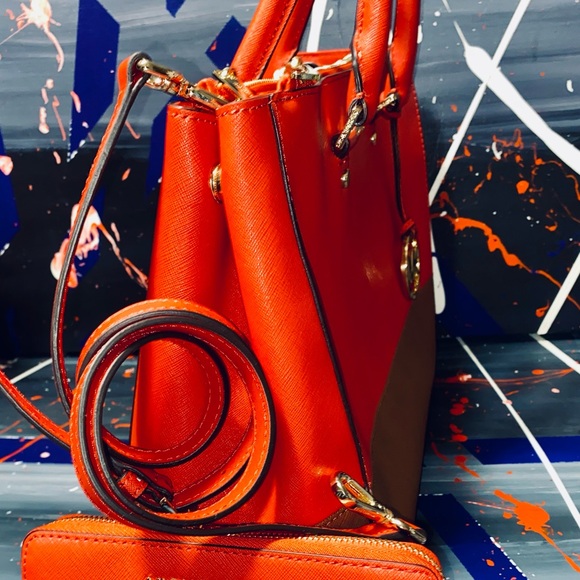 Michael Kors Set Satchel, Shoulder Bag, Handbag, Crossbody, or Purse and wallet - Picture 5 of 16